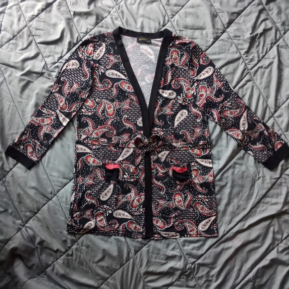 Women's Black Robe Paisley Red & White Pattern Brother's Stretchy V Neck Size XL - Picture 10 of 14